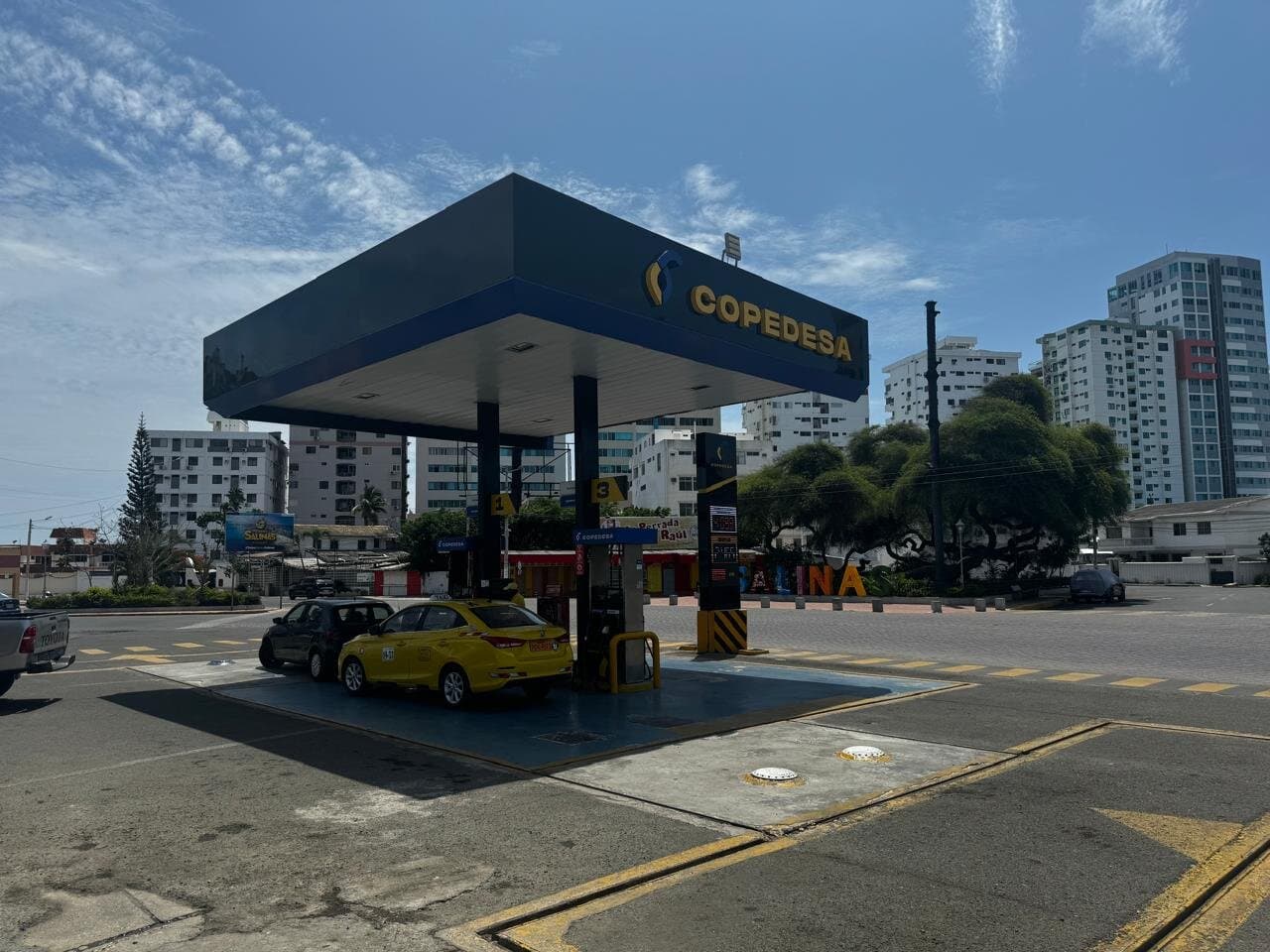 Cubierta de estación de servicio
